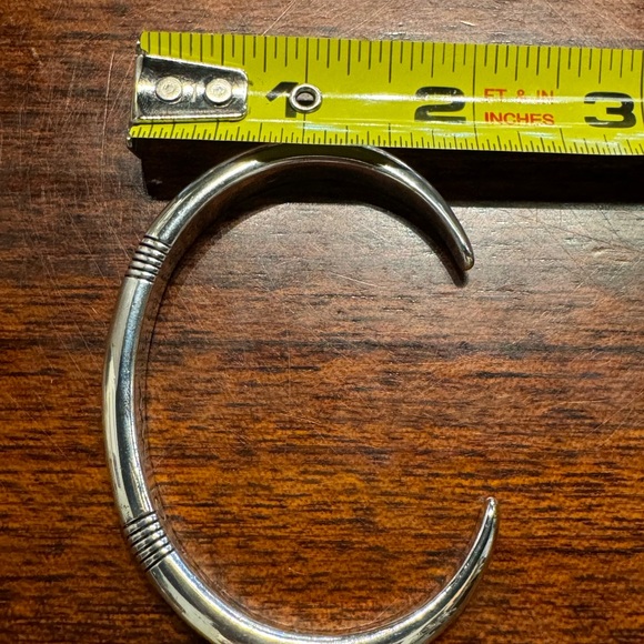 Charles Ortiz Navajo artisan of San Felipe Pueblo.Sterling silver cuff bracelet - Picture 4 of 6